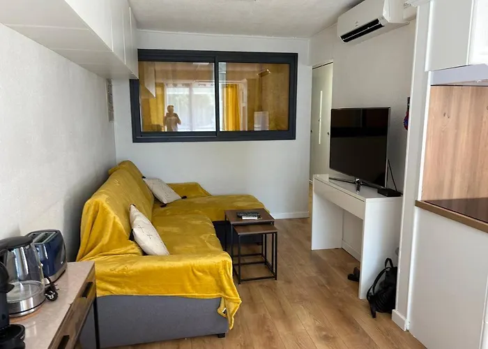 Le Zephyr Груиссан