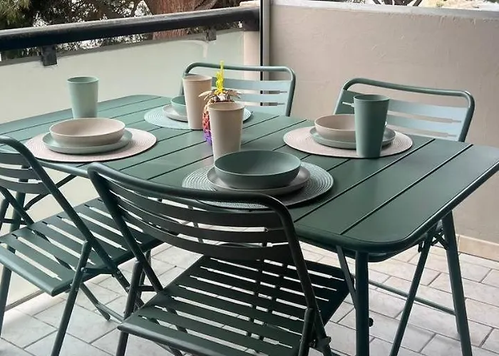 Апартаменты Le Zephyr Груиссан